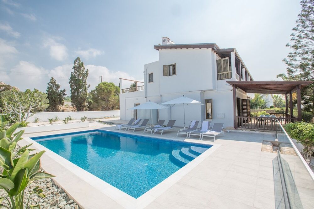 Айя-Напа: Villa Rosie, Modern 4bdr Ayia Napa Villa With Pool