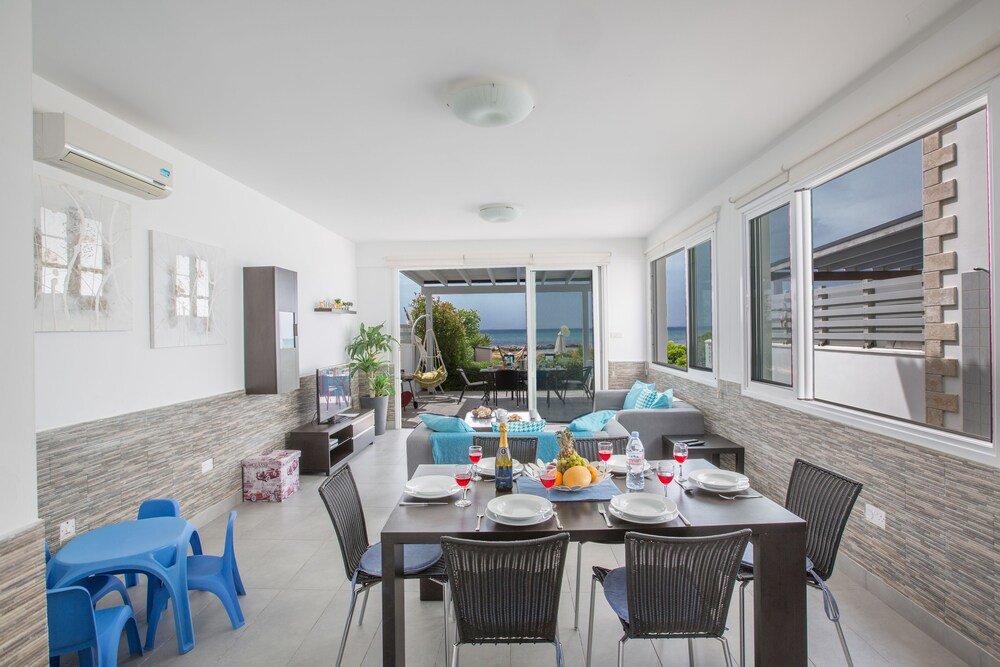 Villa Suri, Luxury Seafront Villa — фото 3