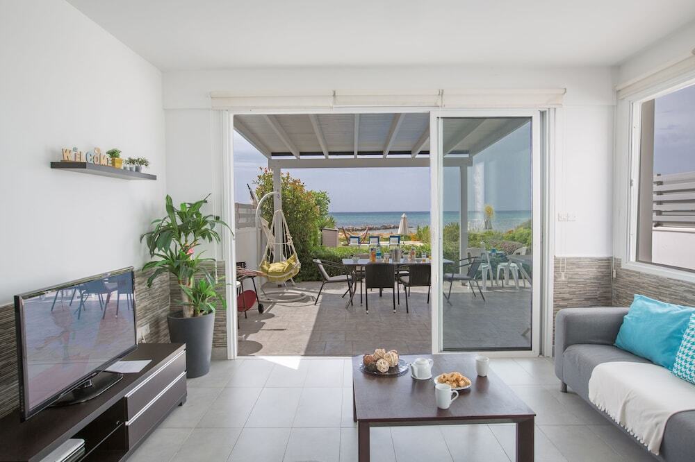 Айя-Напа: Villa Suri, Luxury Seafront Villa