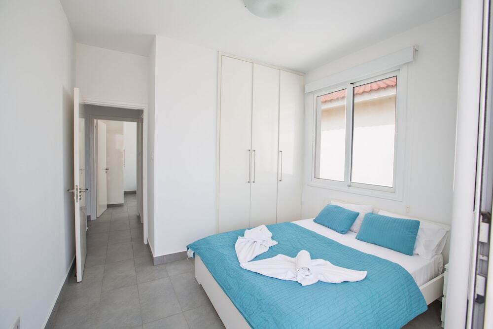 Айя-Напа: Villa Suri, Luxury Seafront Villa