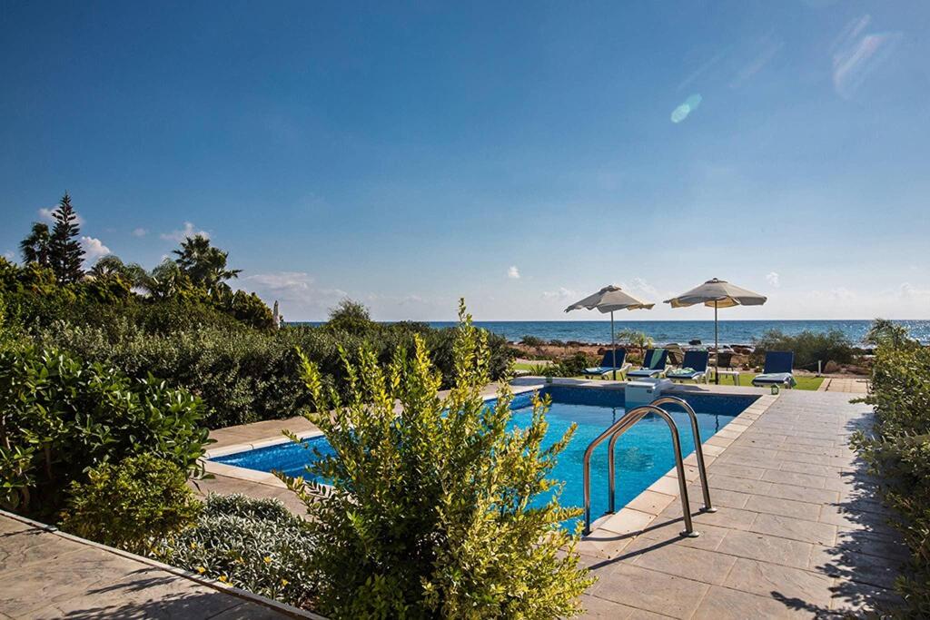 Villa Suri, Luxury Seafront Villa — фото 5