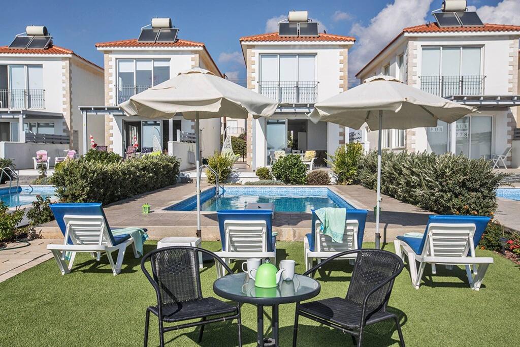 Villa Suri, Luxury Seafront Villa — фото 2