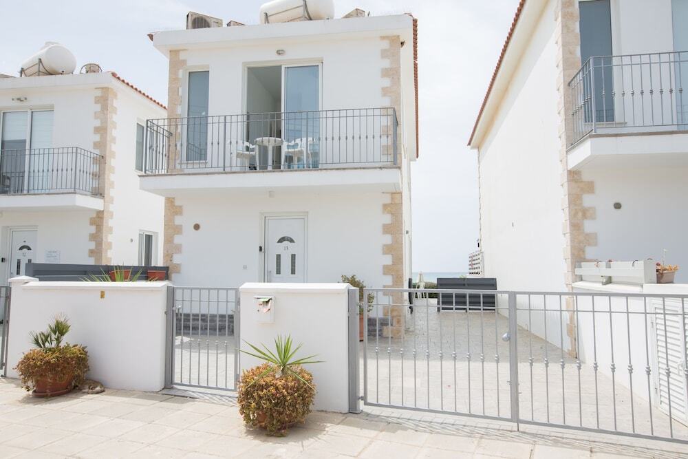 Айя-Напа: Villa Suri, Luxury Seafront Villa