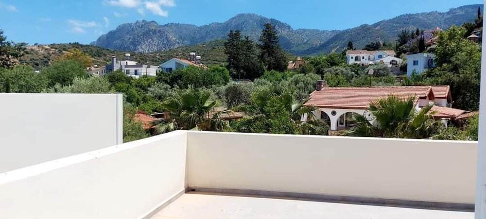 Алсанджак: Charming 3-bed Semi Detached Villa in Alsancak