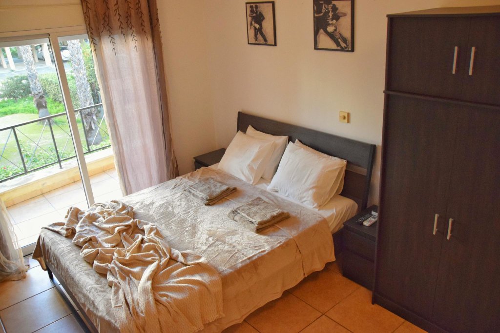 Raise Cosy studio with pool in Limassol — фото 1