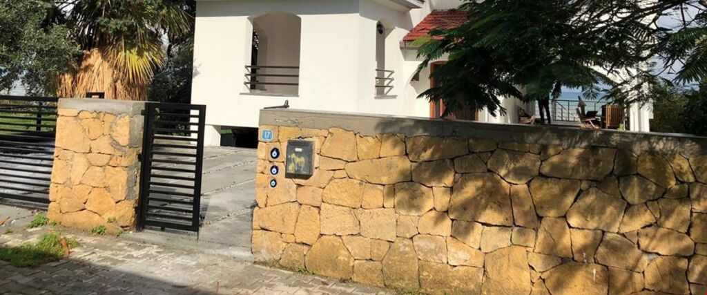 Алсанджак: Villa Alsancak Girne