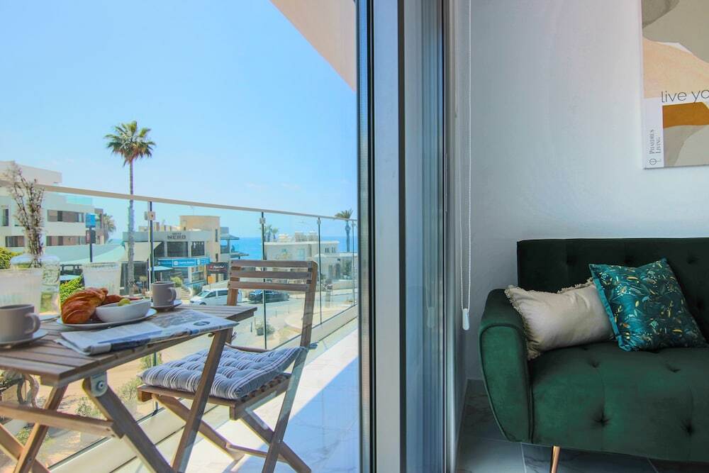 Phaedrus Living: Seaside Luxury Flat Athina 21 — фото 3