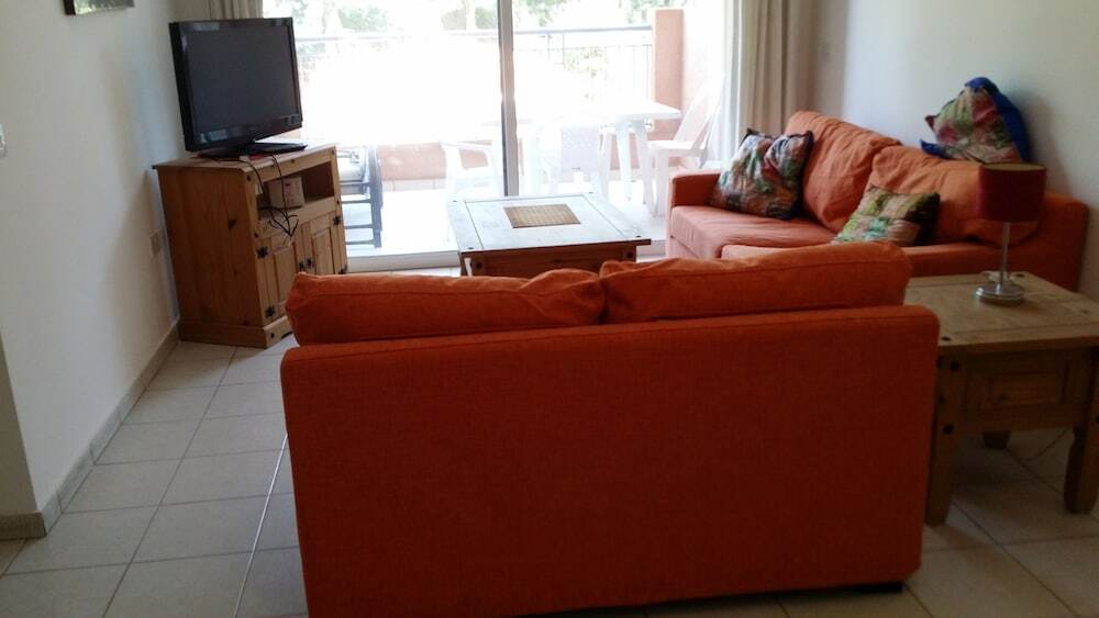 Пафос: Remarkable 1-bed Apartment Limnaria Gardens Paphos