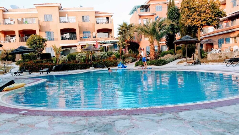 Пафос: Remarkable 1-bed Apartment Limnaria Gardens Paphos