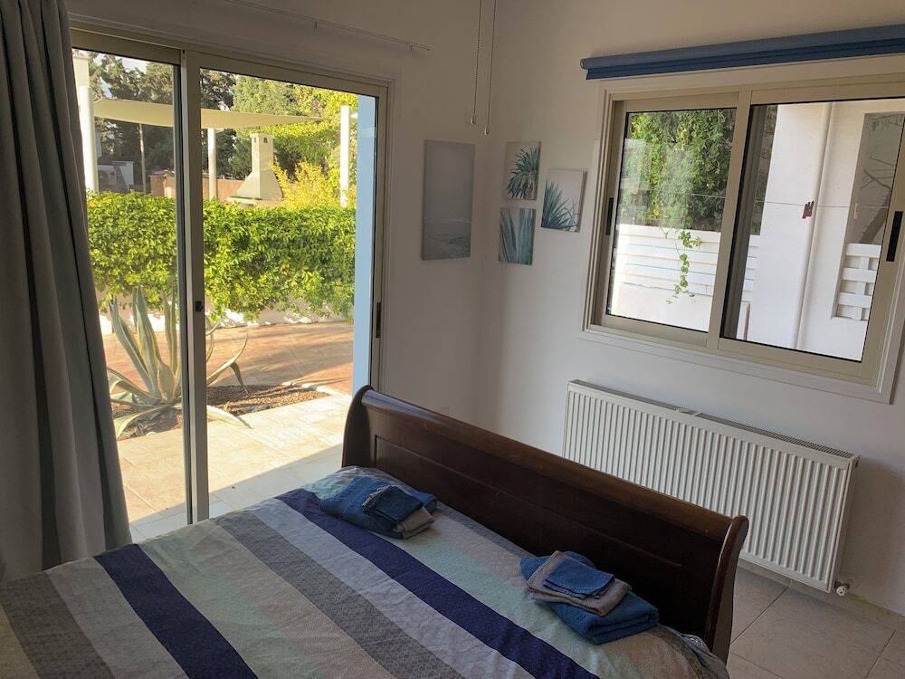 Кити: Beachfront Family Holiday Villa Perivolia