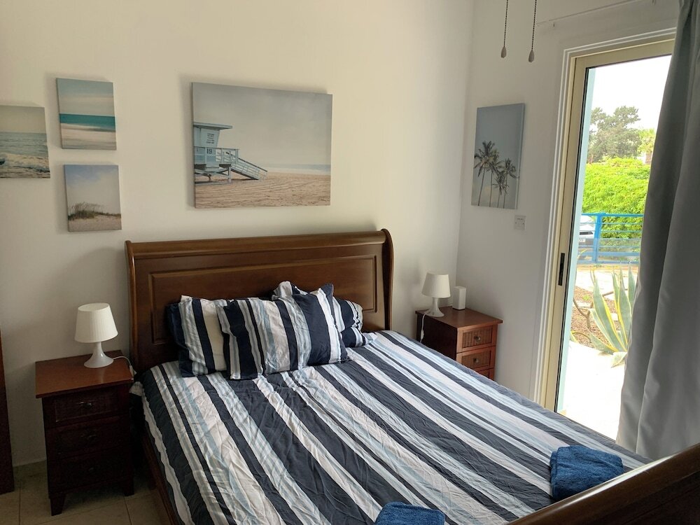 Кити: Beachfront Family Holiday Villa Perivolia