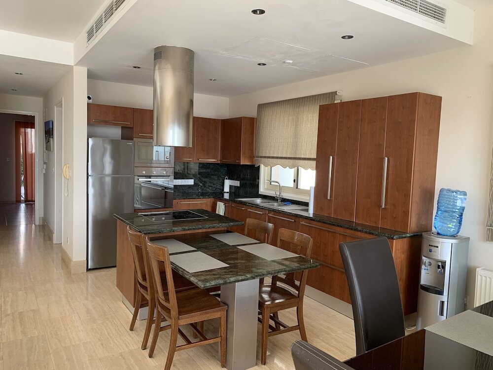 Кити: Beachfront Family Holiday Villa Perivolia