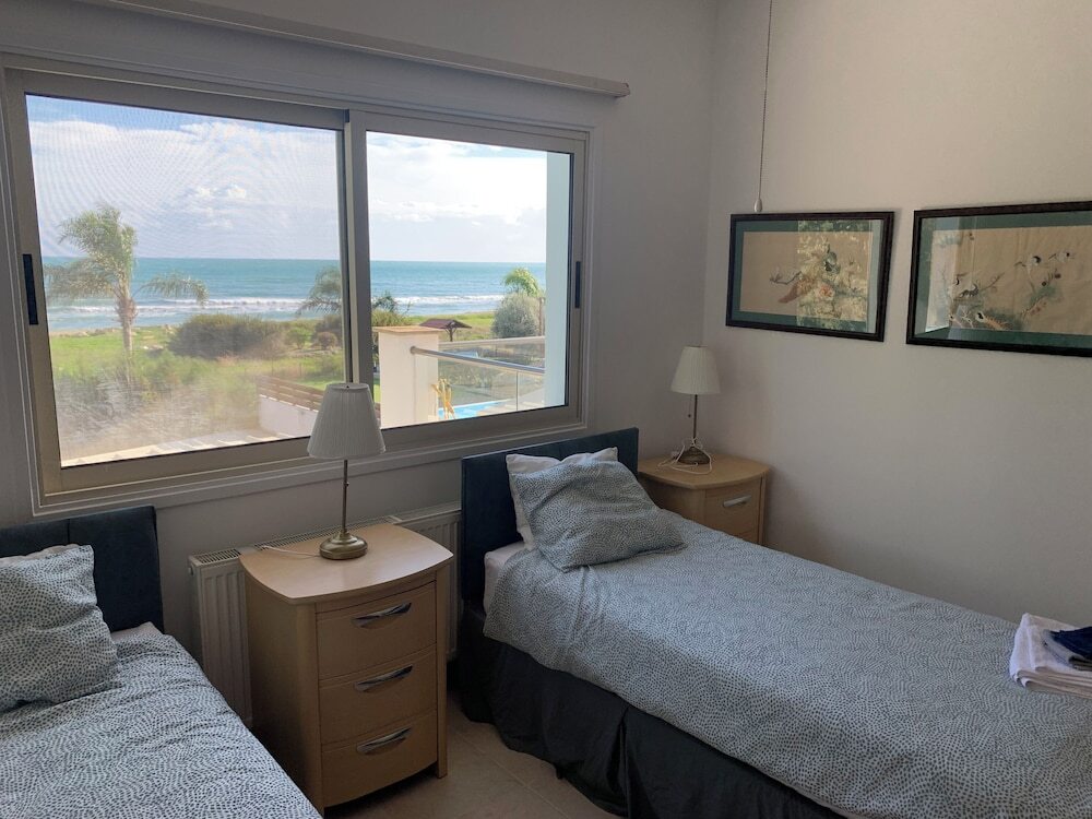 Кити: Beachfront Family Holiday Villa Perivolia