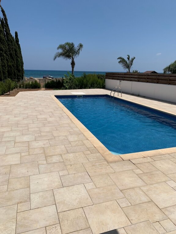 Кити: Beachfront Family Holiday Villa Perivolia