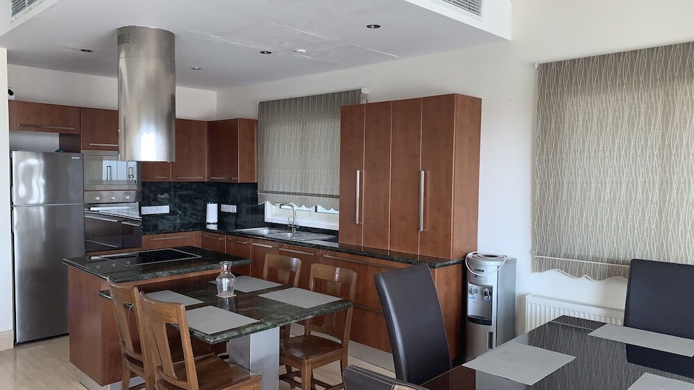 Кити: Beachfront Family Holiday Villa Perivolia