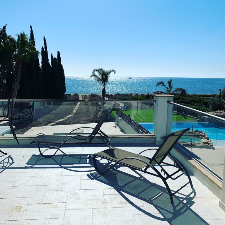 Beachfront Family Holiday Villa Perivolia — фото 1