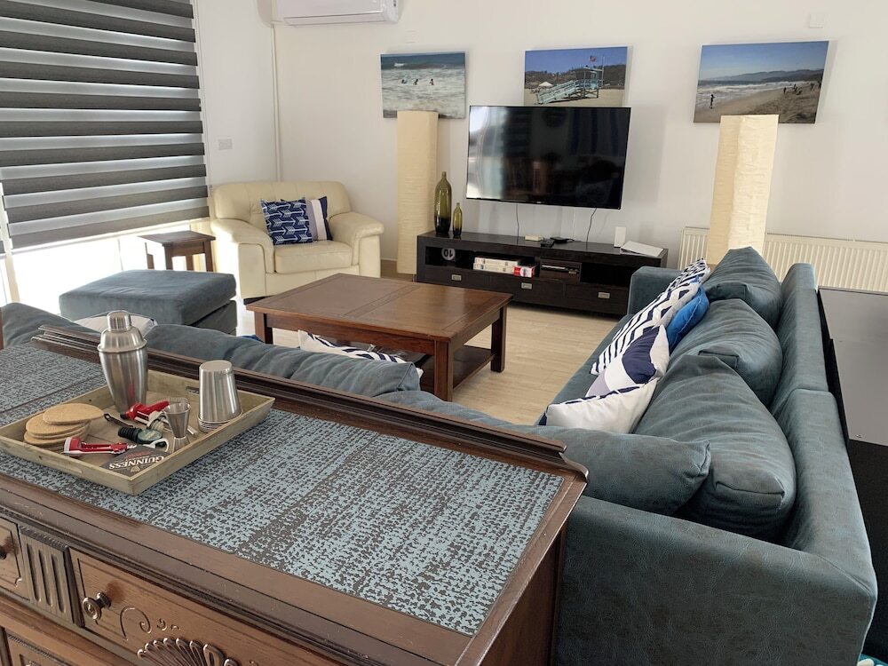 Кити: Beachfront Family Holiday Villa Perivolia