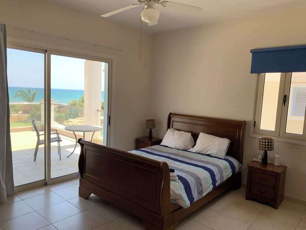 Beachfront Family Holiday Villa Perivolia — фото 5