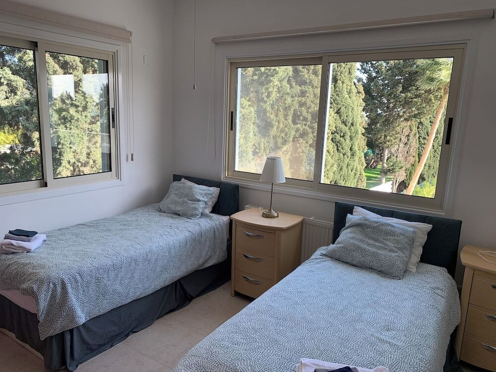 Кити: Beachfront Family Holiday Villa Perivolia