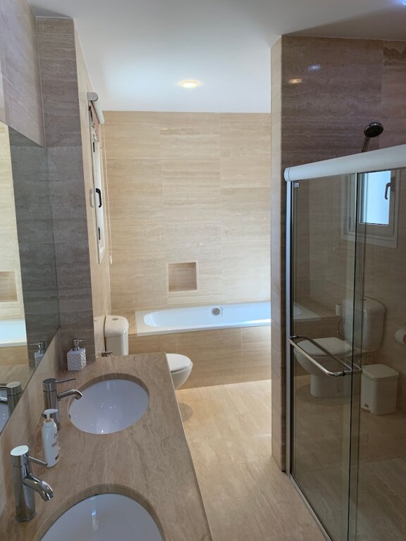 Кити: Beachfront Family Holiday Villa Perivolia