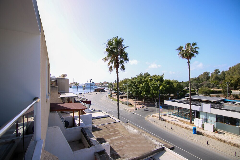 Phaedrus Living: Seaside Executive Flat Harbour 205 — фото 1