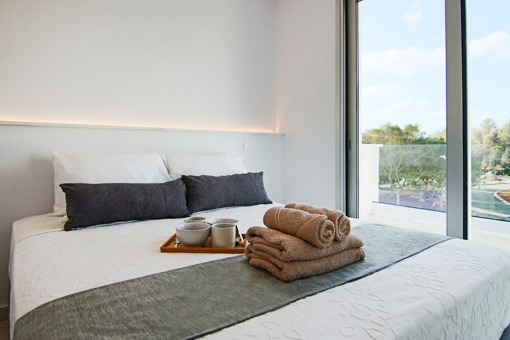 Phaedrus Living: Seaside Executive Flat Harbour 205 — фото 2