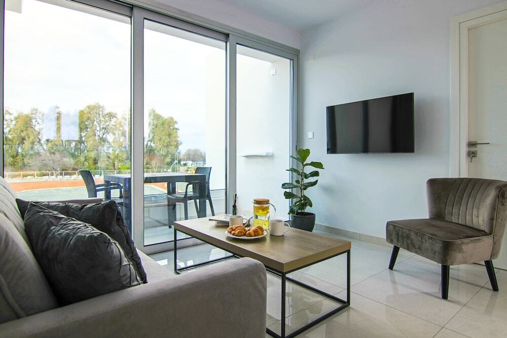 Пафос: Phaedrus Living: Seaside Executive Flat Harbour 205