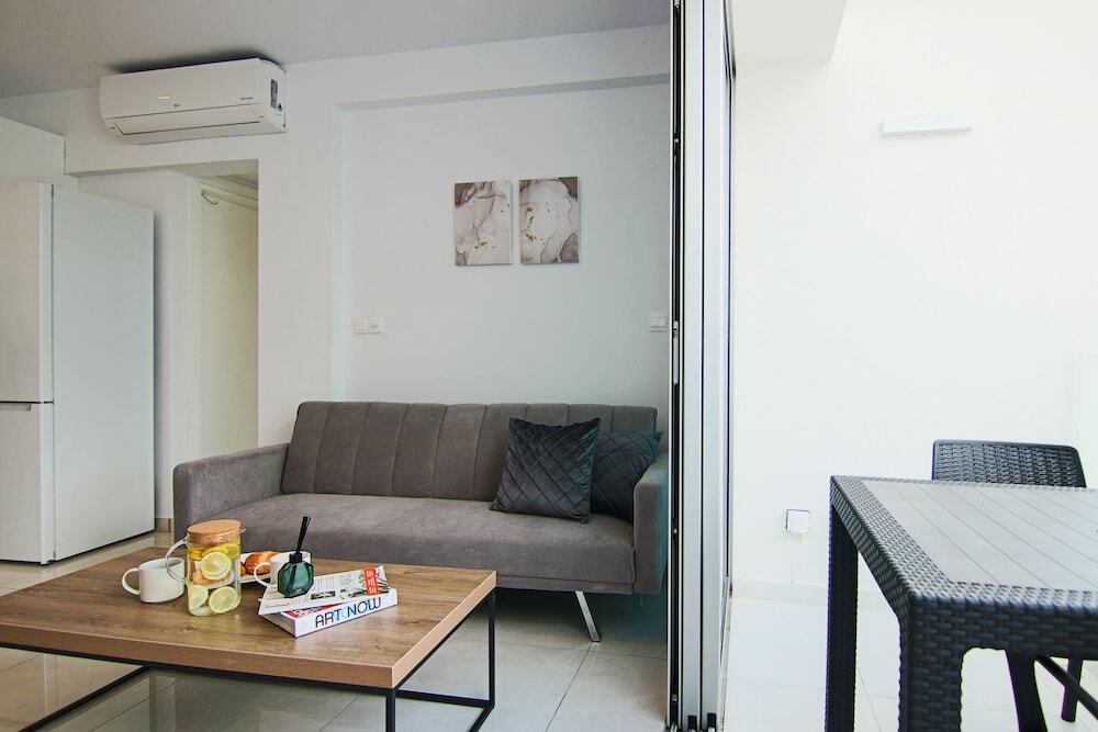 Пафос: Phaedrus Living: Seaside Executive Flat Harbour 205