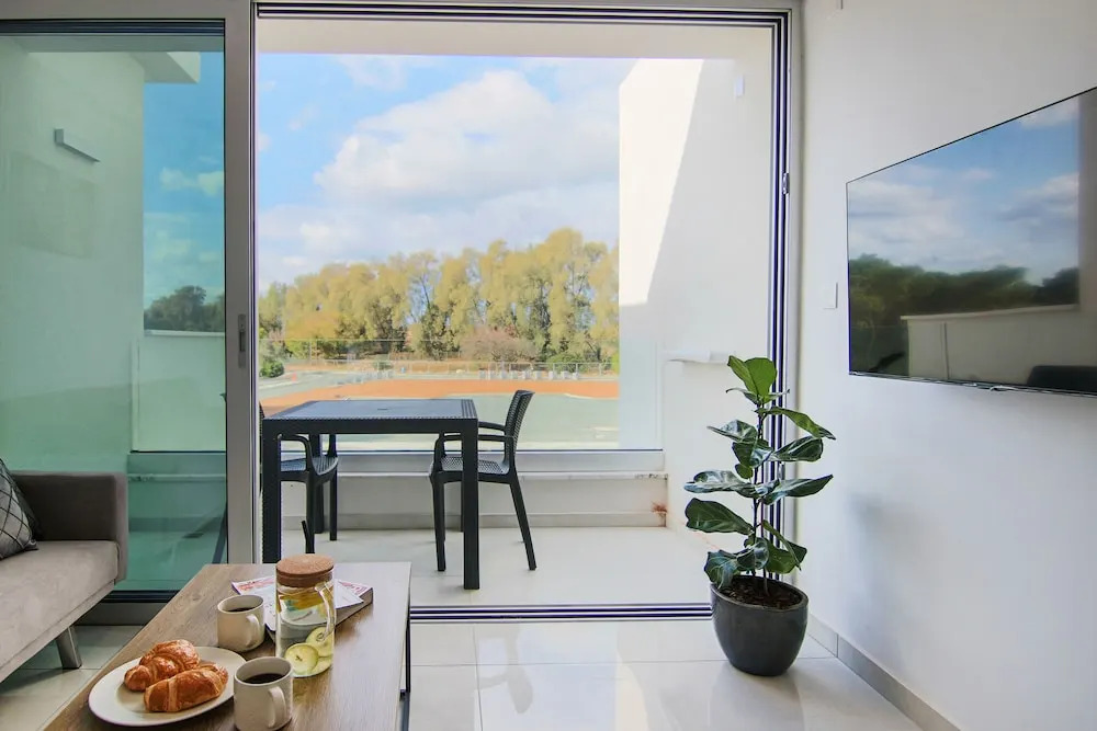 Пафос: Phaedrus Living: Seaside Executive Flat Harbour 205