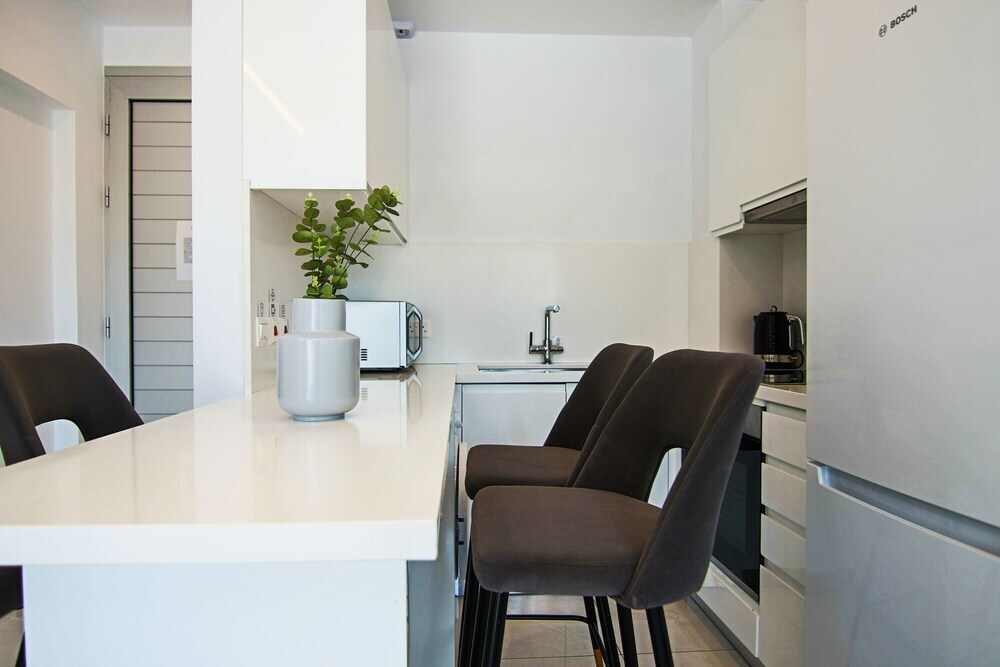 Phaedrus Living: Seaside Executive Flat Harbour 207 — фото 3
