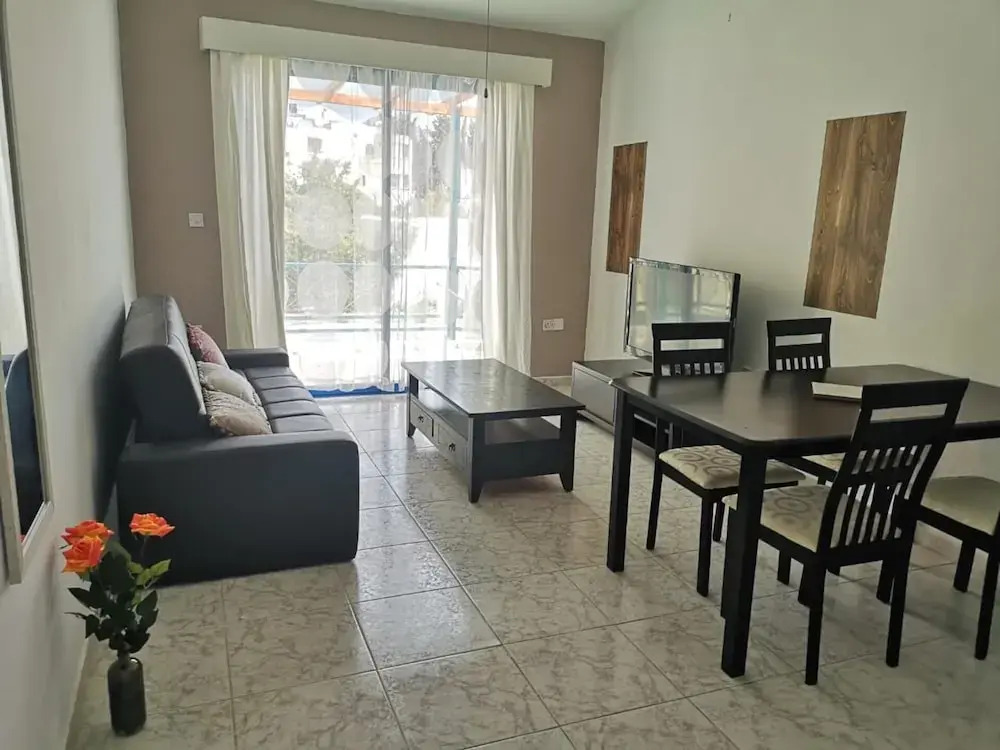 Пафос: 1-bed Cosy Apartment Close to Paphos Beach