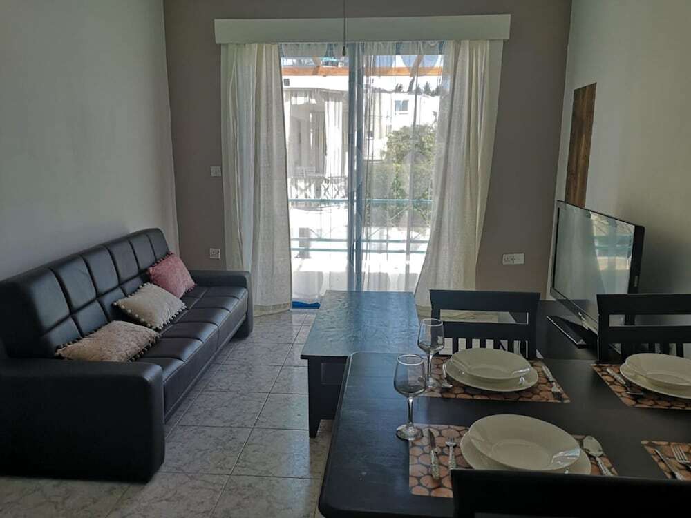 Пафос: 1-bed Cosy Apartment Close to Paphos Beach