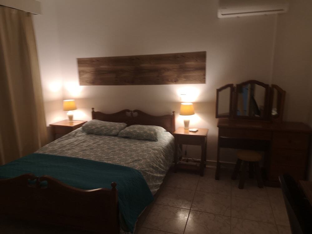 Пафос: 1-bed Cosy Apartment Close to Paphos Beach