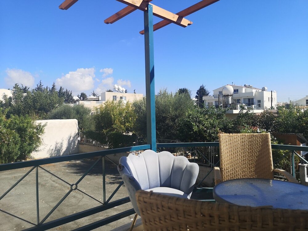 Пафос: 1-bed Cosy Apartment Close to Paphos Beach