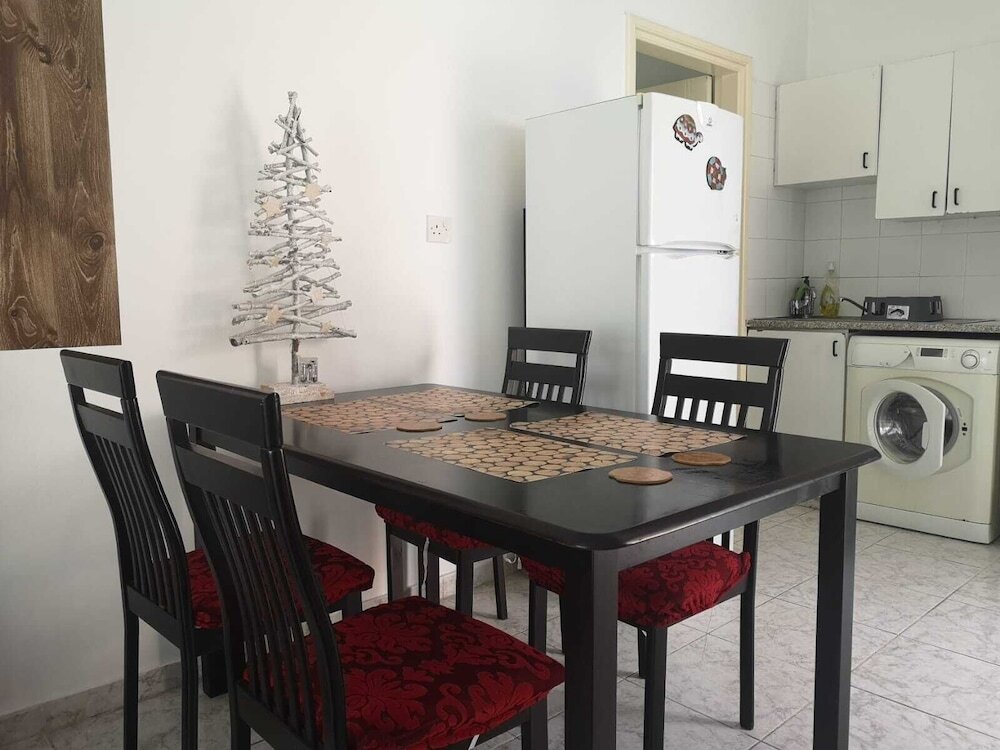 Пафос: 1-bed Cosy Apartment Close to Paphos Beach