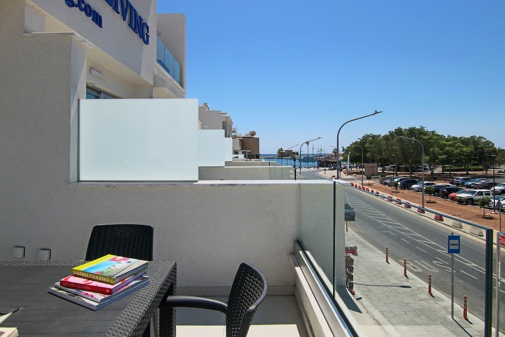 Phaedrus Living: Seaside Luxury Flat Harbour 103 — фото 1