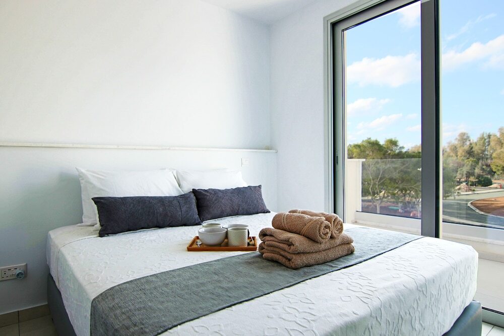 Phaedrus Living: Seaside Executive Flat Harbour 201 — фото 5