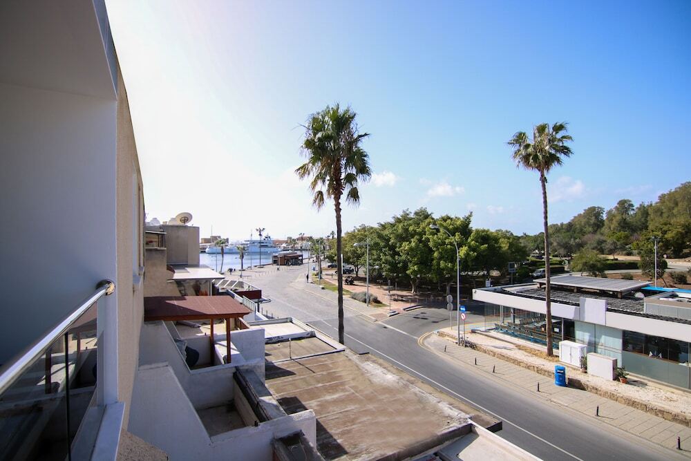 Phaedrus Living: Seaside Executive Flat Harbour 201 — фото 1