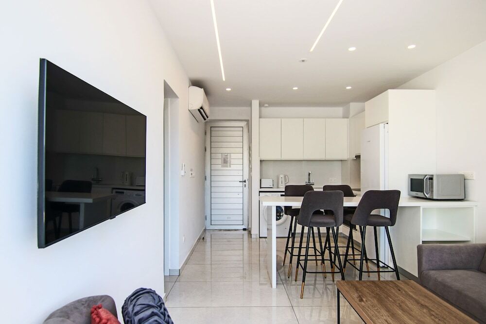Phaedrus Living: Seaside Executive Flat Harbour 203 — фото 2
