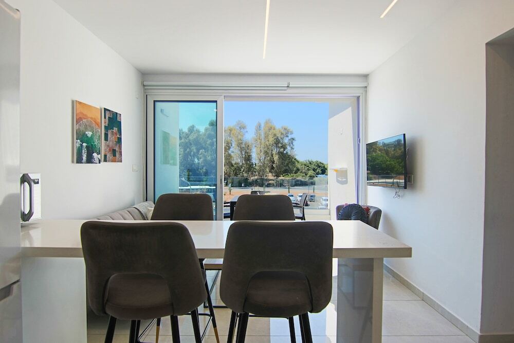 Пафос: Phaedrus Living: Seaside Executive Flat Harbour 203