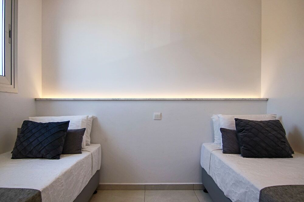 Phaedrus Living: Seaside Executive Flat Harbour 203 — фото 1