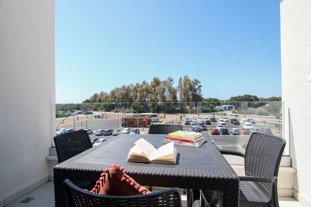 Пафос: Phaedrus Living: Seaside Executive Flat Harbour 203