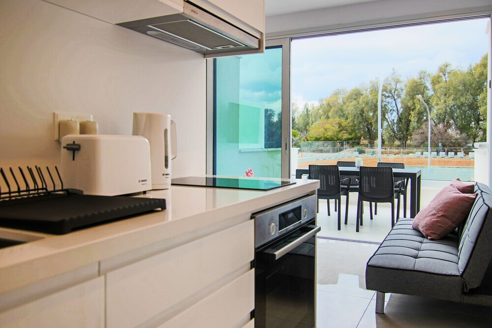 Пафос: Phaedrus Living: Seaside Executive Flat Harbour 204