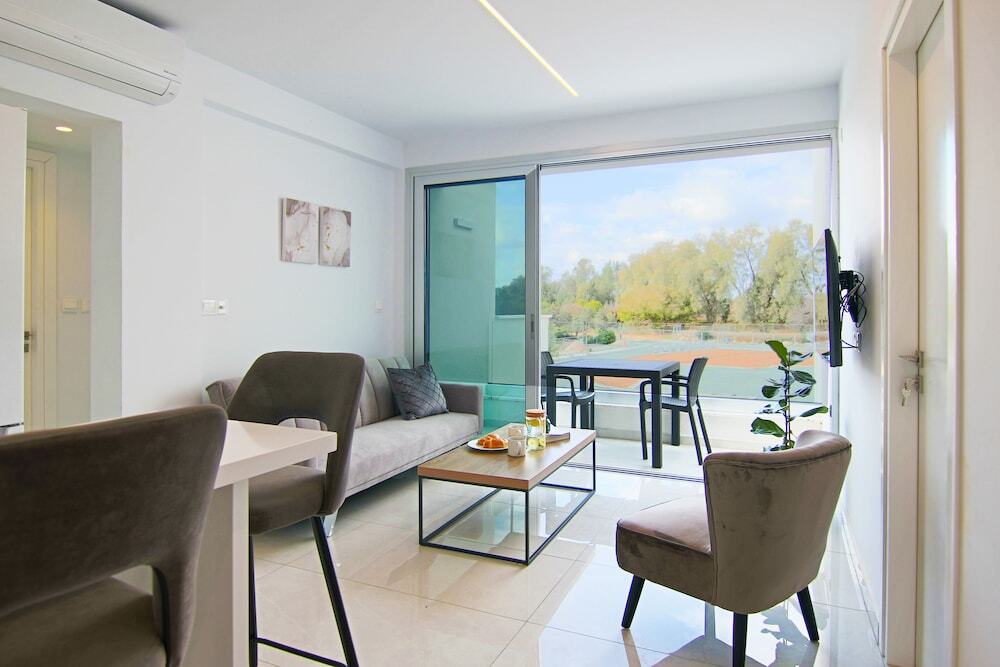 Phaedrus Living: Seaside Executive Flat Harbour 204 — фото 5