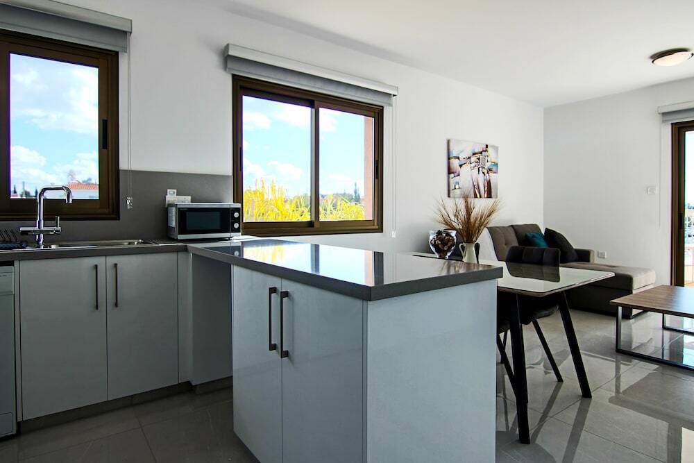 Phaedrus Living: CityView Luxury Flat Georgos 203 — фото 4