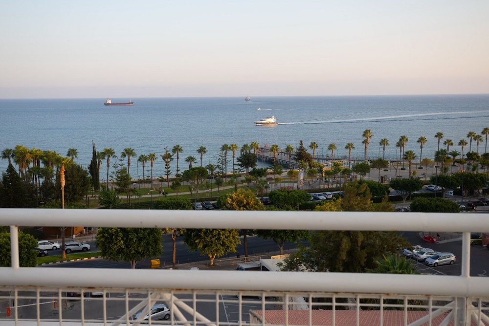 Лимассол: 1-80 Collection Penthouse - Limassol