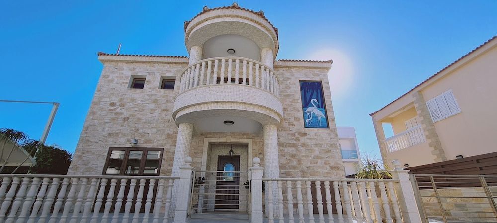 Паралимни: Ocean View 4 Br Villa
