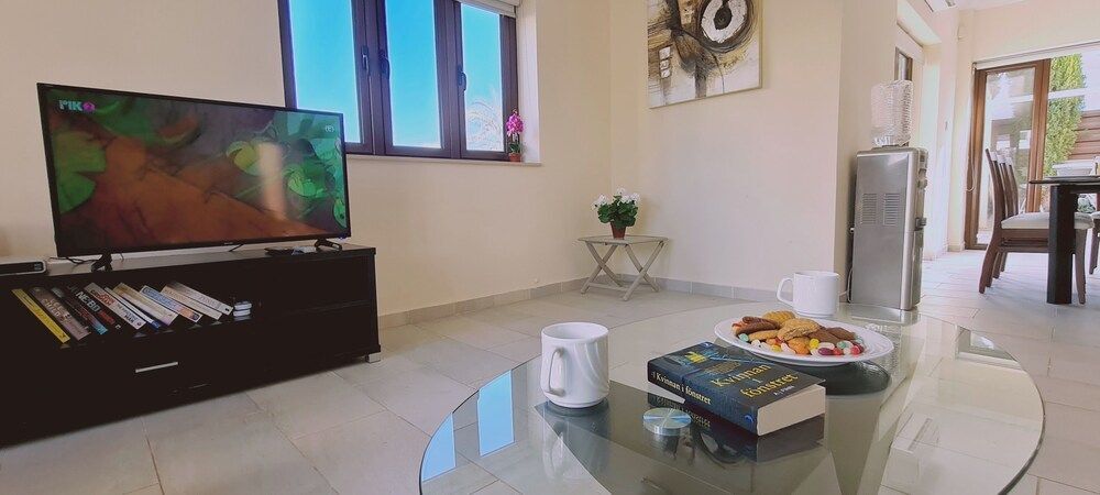Паралимни: Ocean View 4 Br Villa