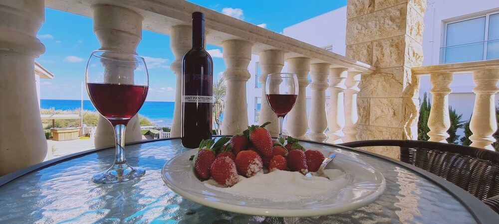 Паралимни: Ocean View 4 Br Villa