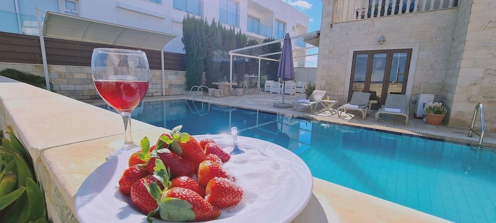 Паралимни: Ocean View 4 Br Villa